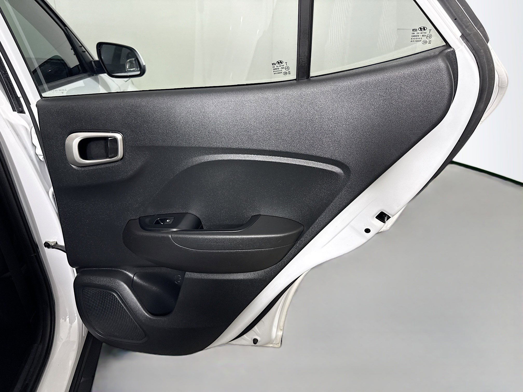 Used 2020 Hyundai Venue SEL w/ Convenience + Premium Package image 28