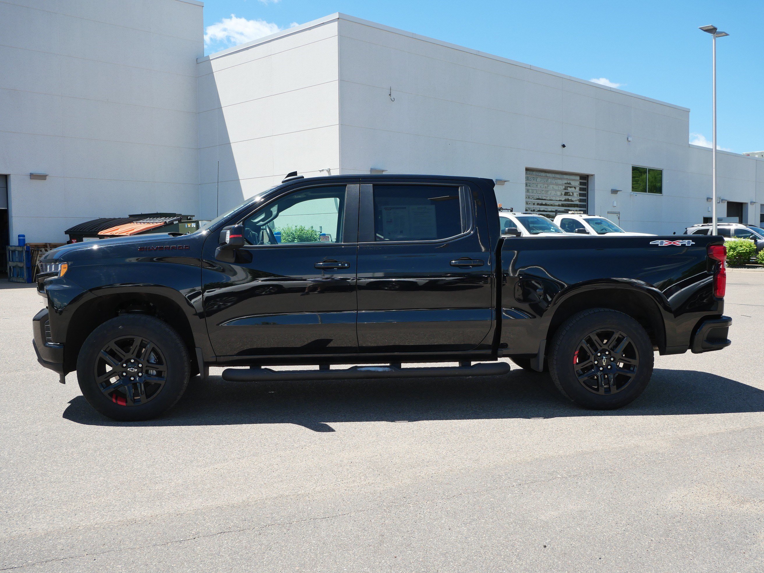 Used 2022 Chevrolet Silverado 1500 RST w/ Redline Edition AWD/4WD image 4