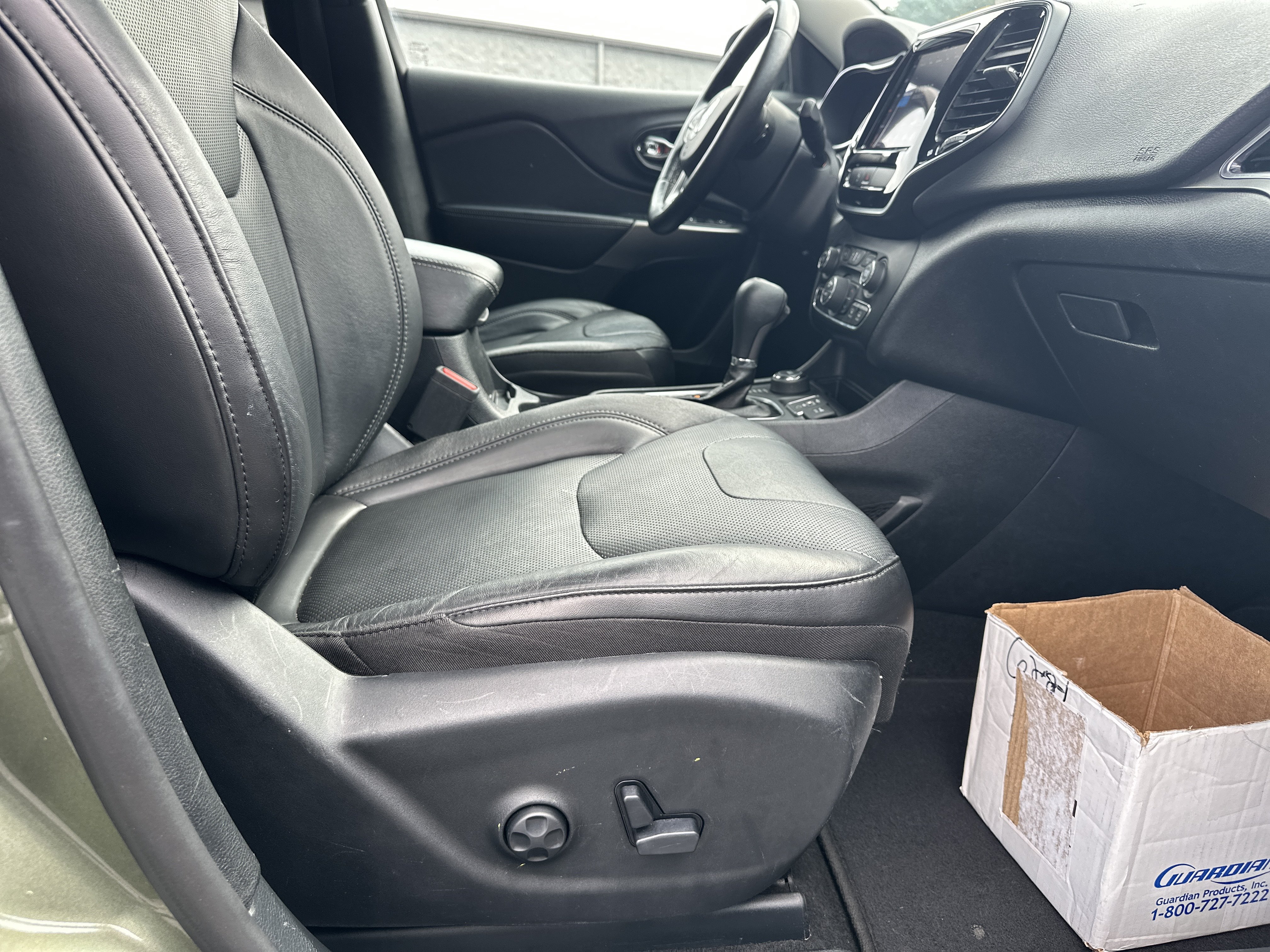 Used 2020 Jeep Cherokee Limited AWD/4WD image 15