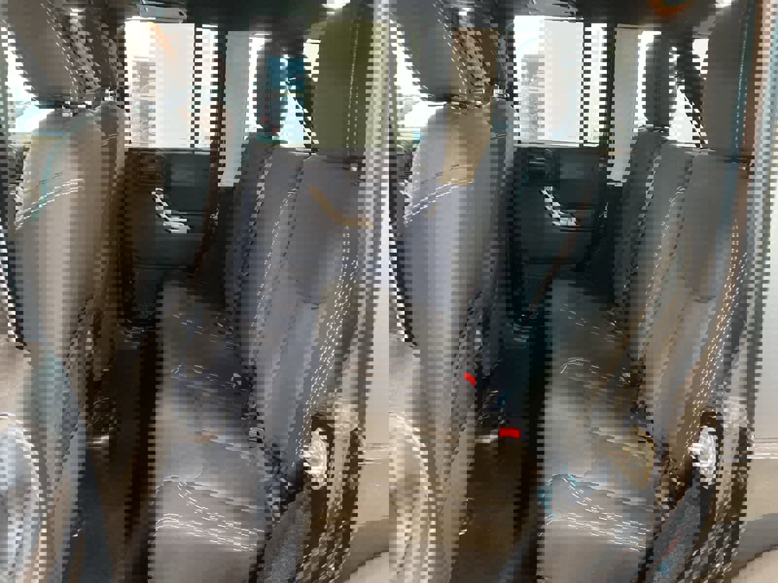 Used 2016 Jeep Wrangler Unlimited Rubicon w/ Dual Top Group image 23