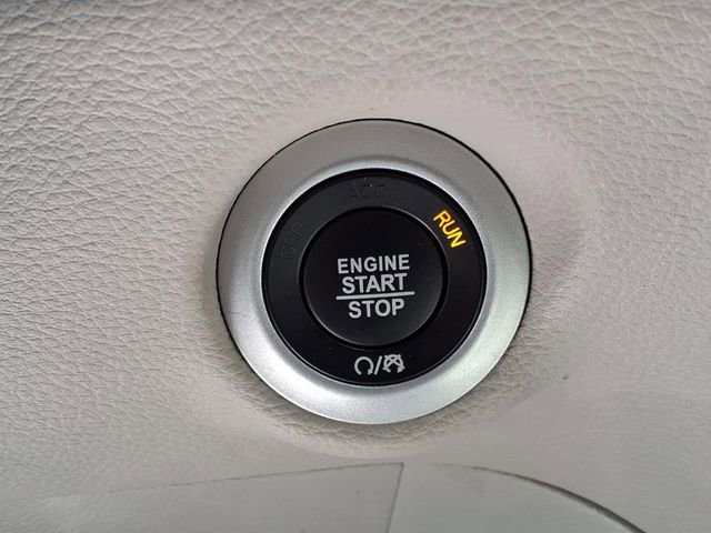 Used 2024 Chrysler Pacifica Limited FWD image 24