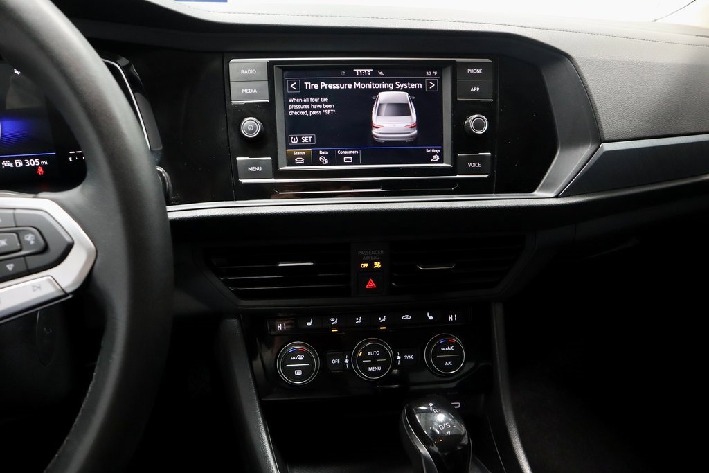 Used 2024 Volkswagen Jetta SE image 32