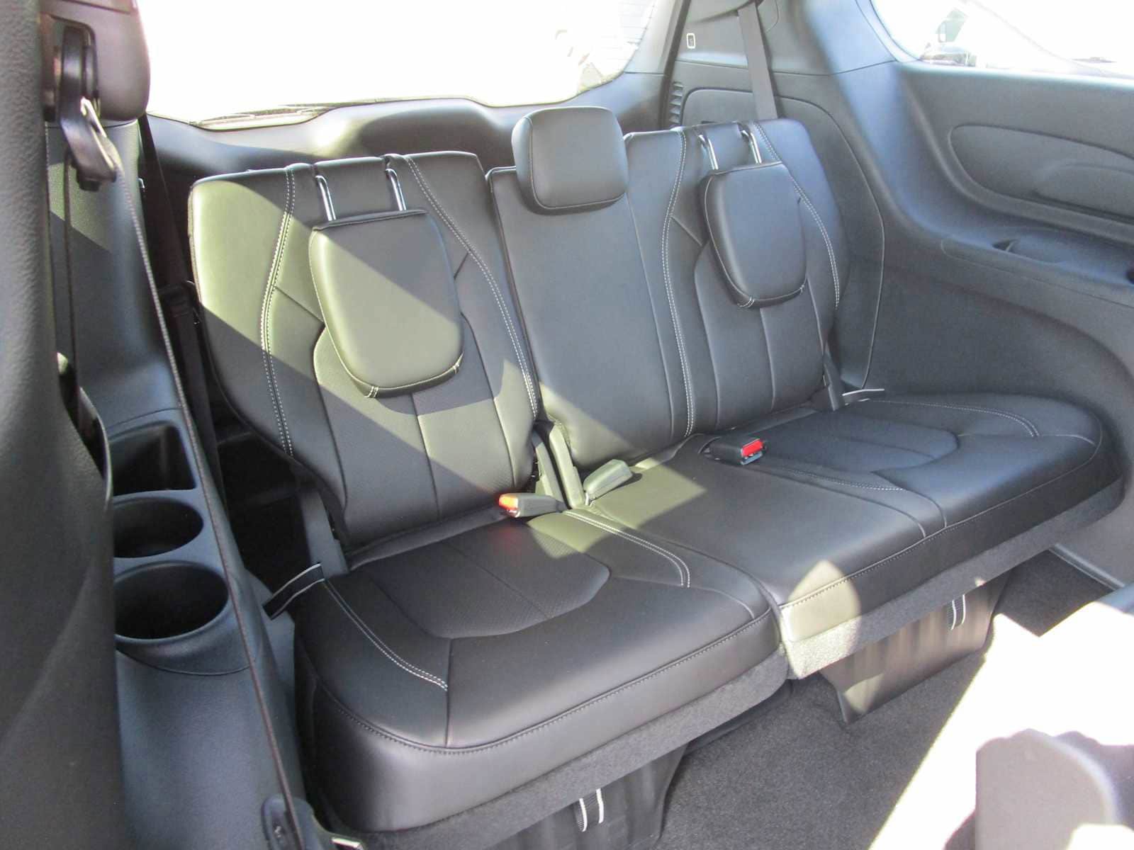 New 2026 Chrysler Pacifica Select image 13