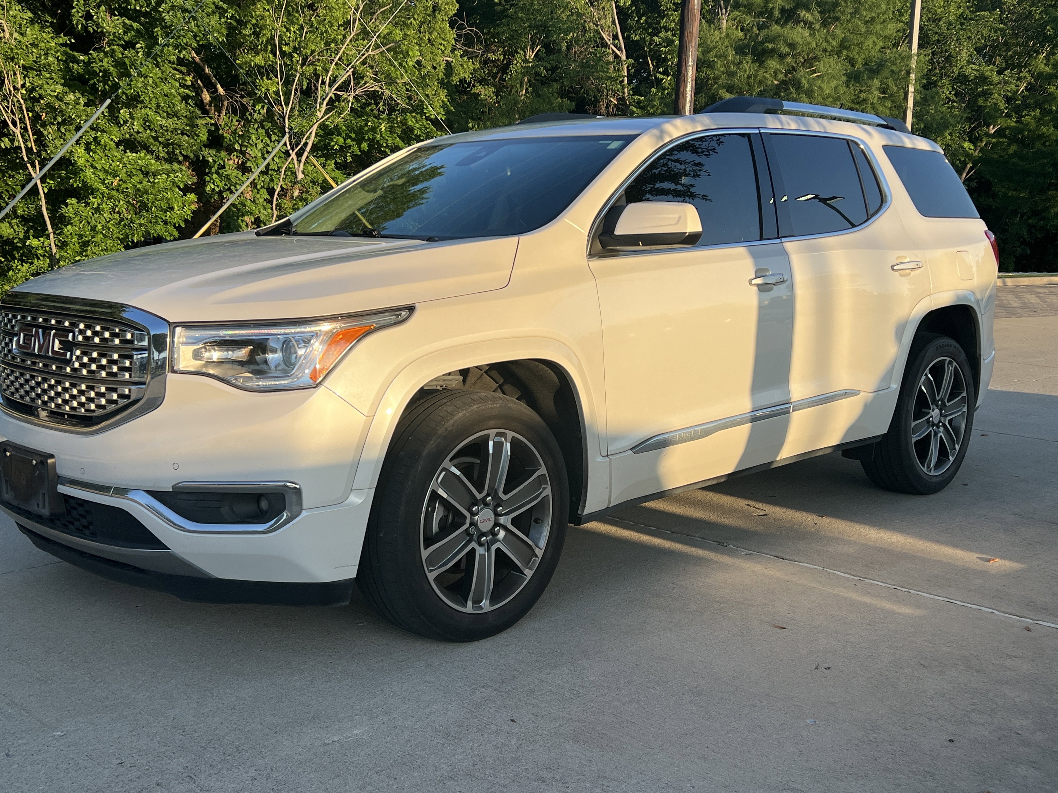 Used 2017 GMC Acadia Denali w/ Technology Package FWD image 5