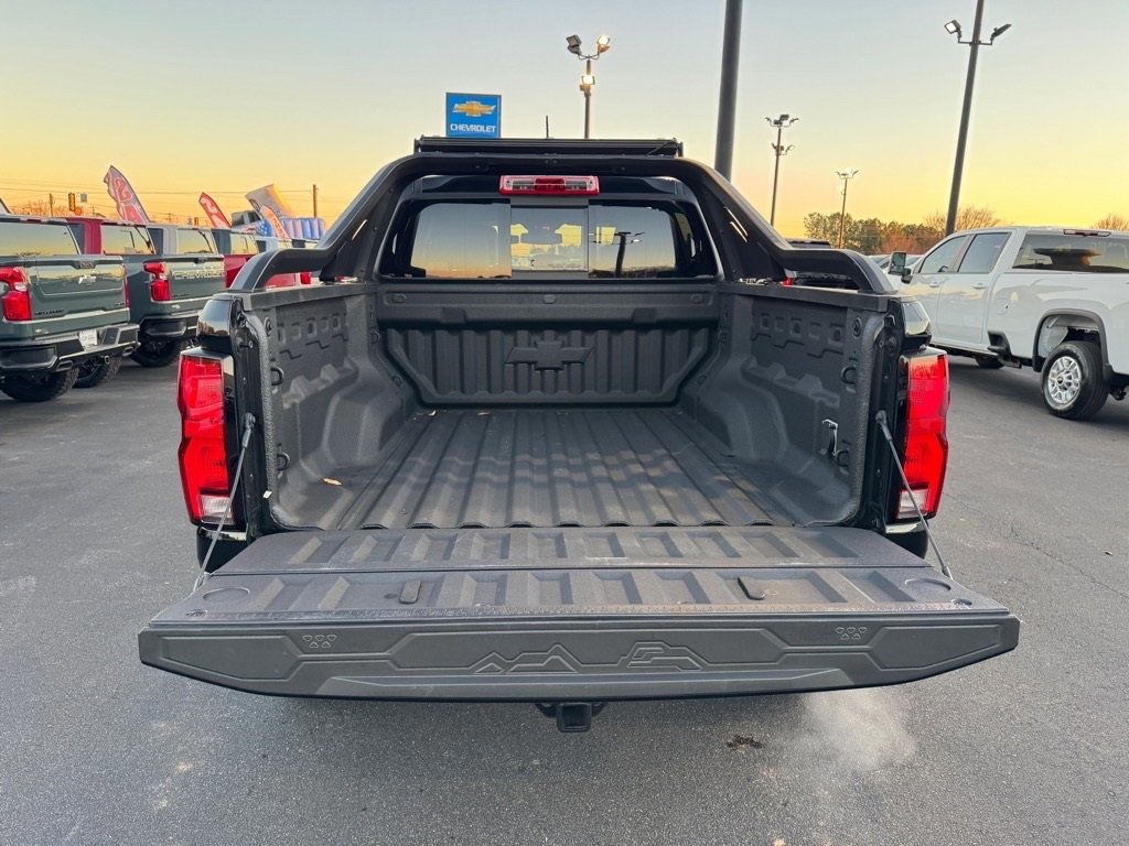 Used 2025 Chevrolet Colorado ZR2 w/ Midnight Edition image 10