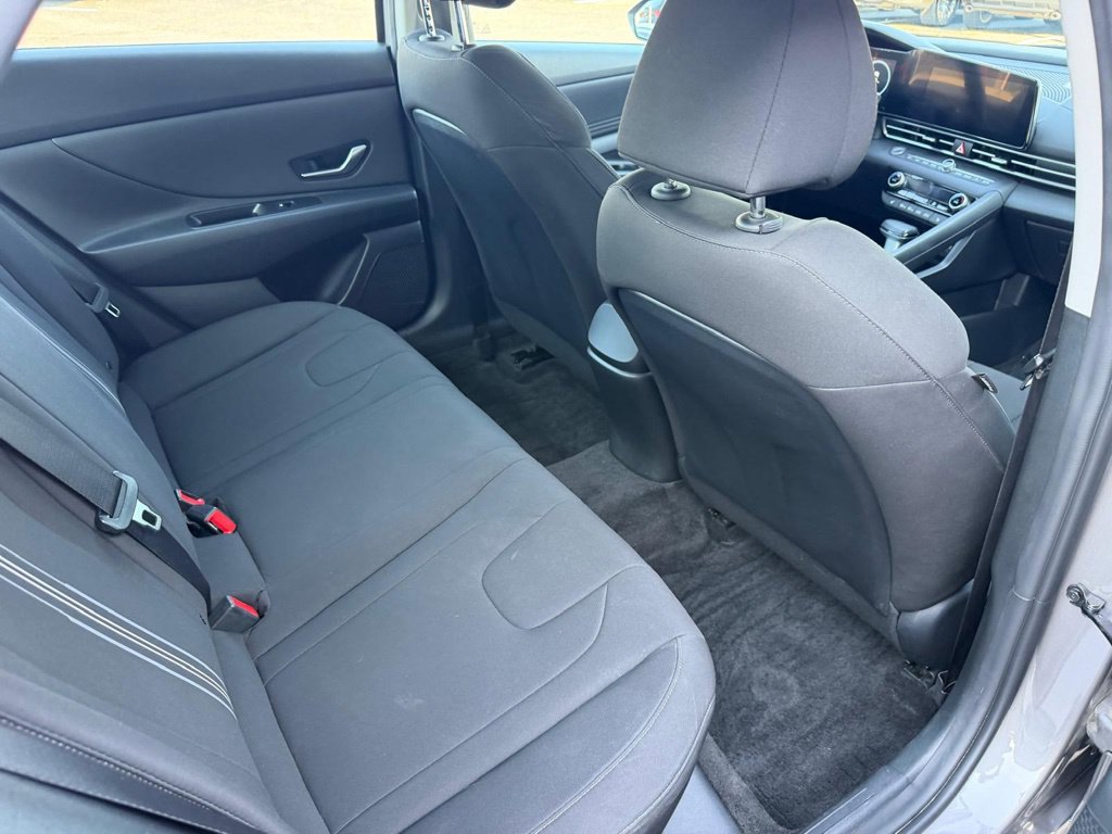 Used 2023 Hyundai Elantra SEL w/ Convenience Package FWD image 25