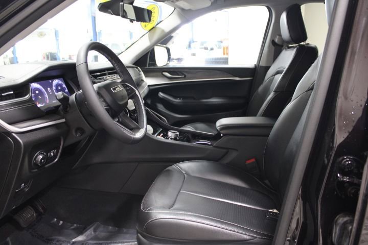 Used 2023 Jeep Grand Cherokee L Limited w/ Luxury Tech Group II AWD/4WD image 20
