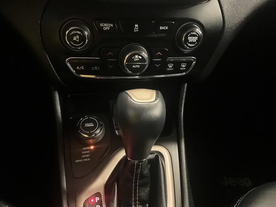 Used 2017 Jeep Cherokee Limited AWD/4WD image 20