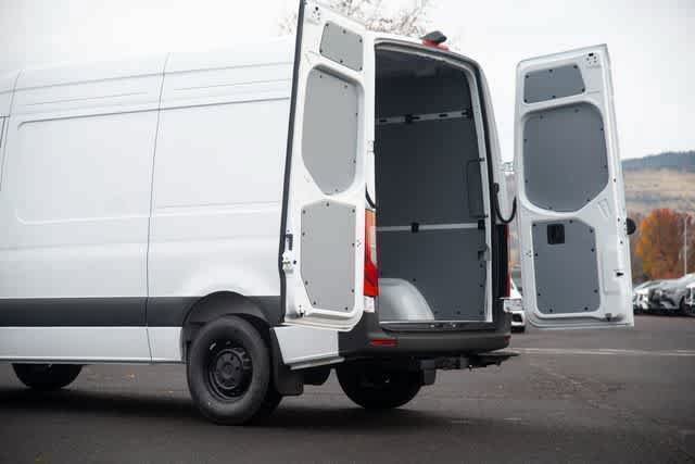 Used 2025 Mercedes-Benz Sprinter 2500 image 18