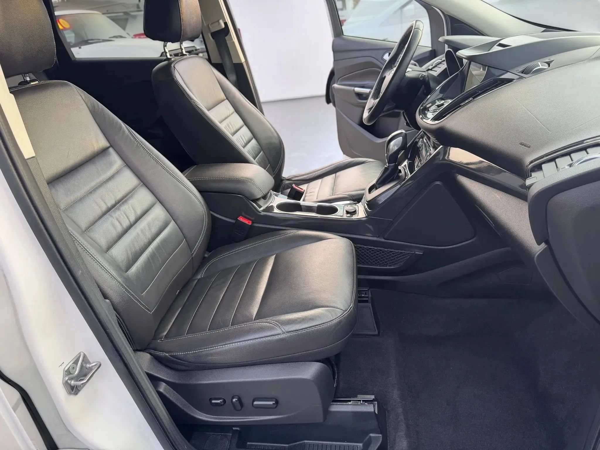 Used 2016 Ford Escape Titanium FWD image 25