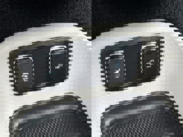 Used 2020 Chrysler Pacifica Touring w/ Advanced Safetytec Group image 24