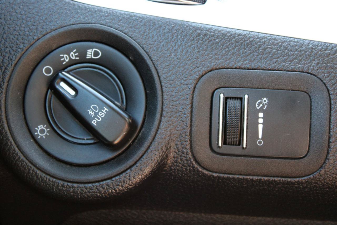 Used 2016 Dodge Journey SXT w/ Comfort/Convenience Group FWD image 24
