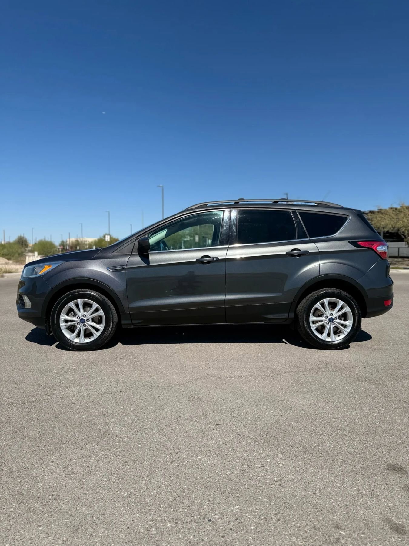 Used 2018 Ford Escape SE w/ Ford Safe & Smart Package image 5