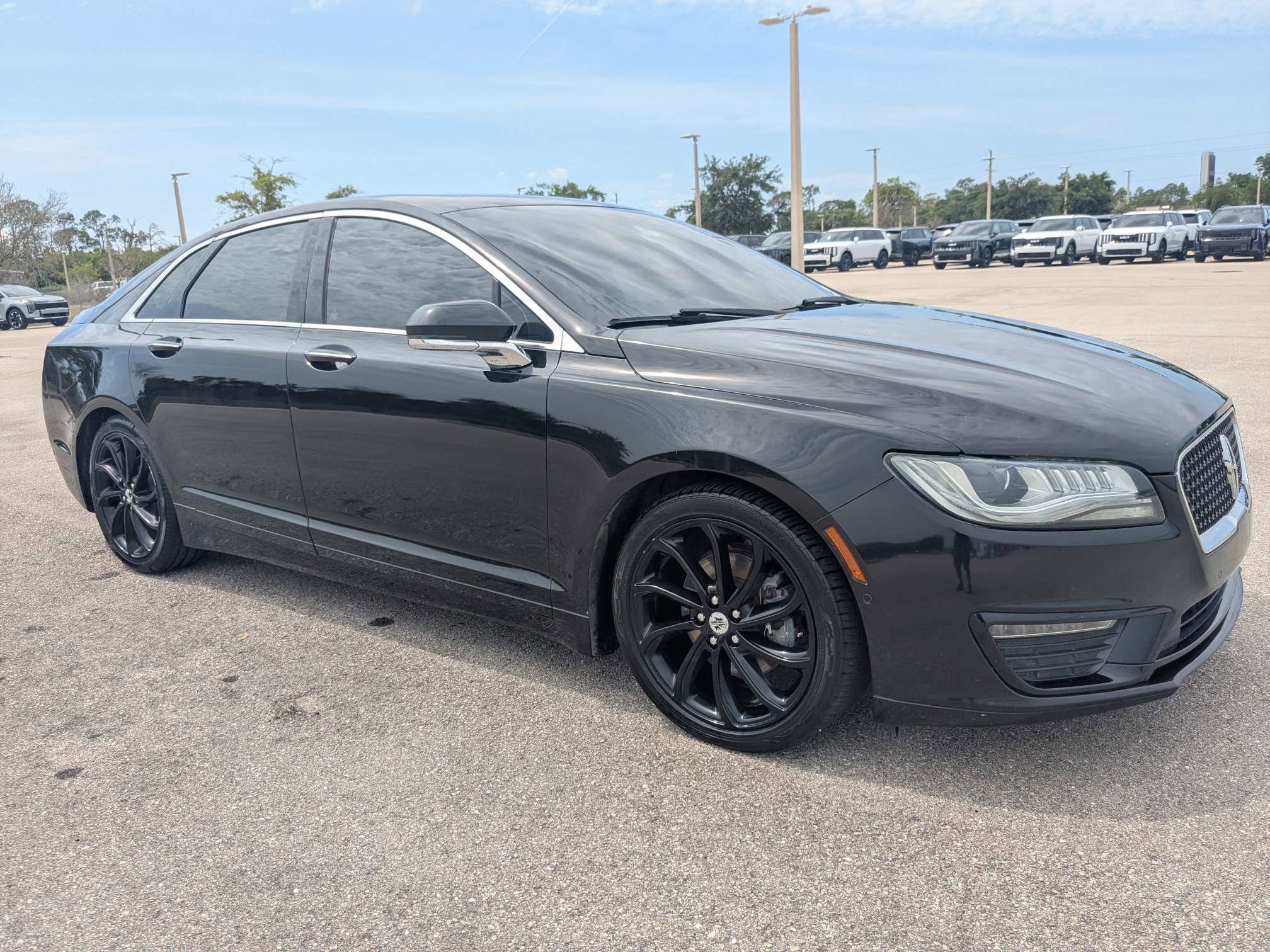 Used 2020 Lincoln MKZ Reserve w/ Monochromatic Package FWD image 2