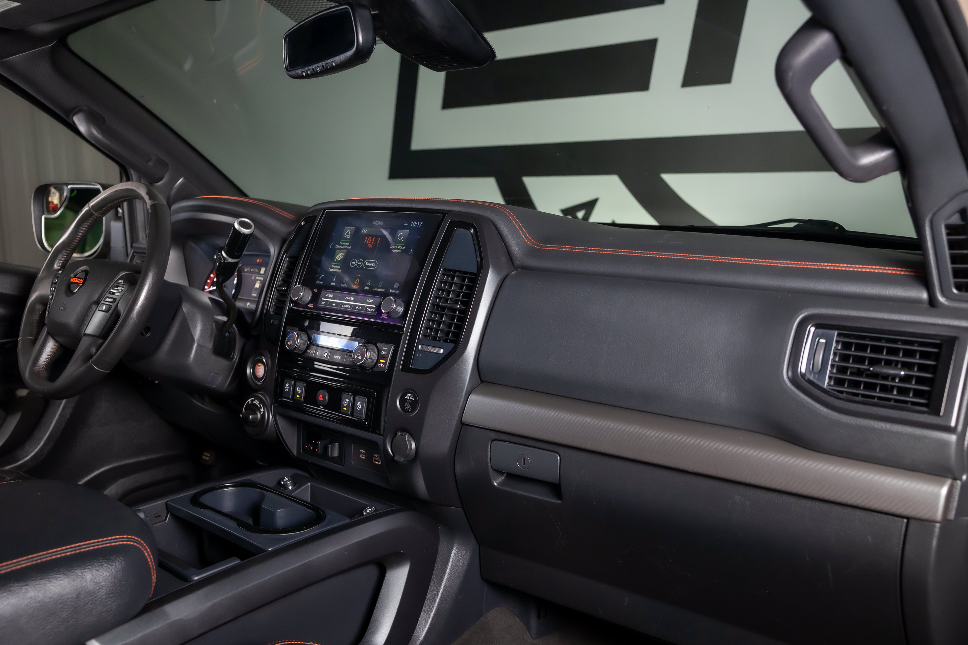 Used 2020 Nissan Titan PRO-4X w/ Pro-4x Convenience Package AWD/4WD image 30