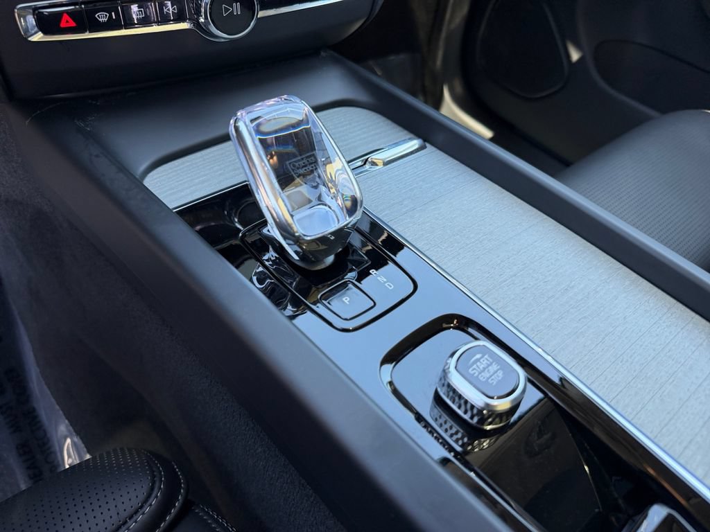 Certified 2025 Volvo XC60 T8 Ultra w/ Climate Package AWD/4WD image 25