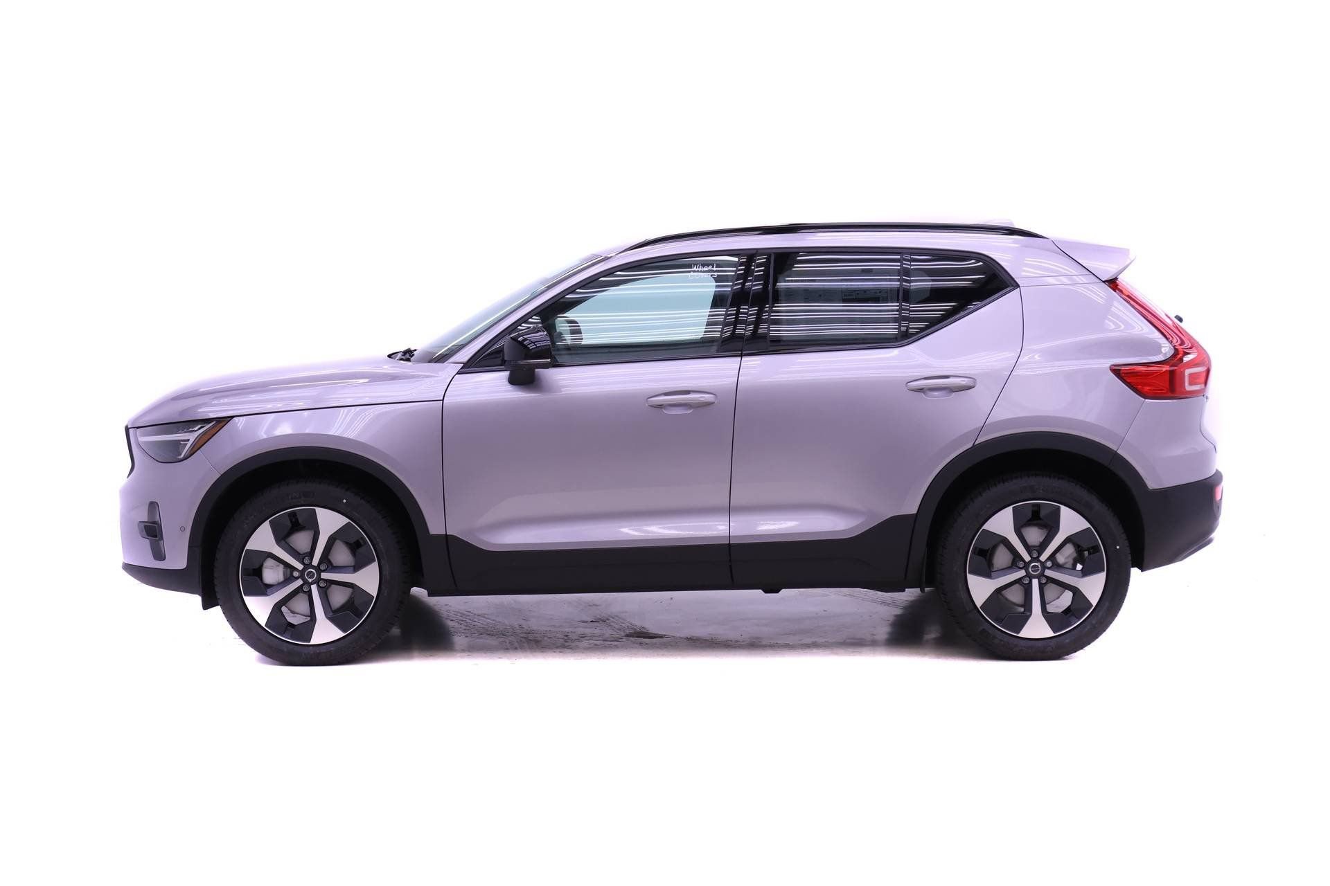 New 2026 Volvo XC40 B5 Plus w/ Protection Package Premier AWD/4WD image 3