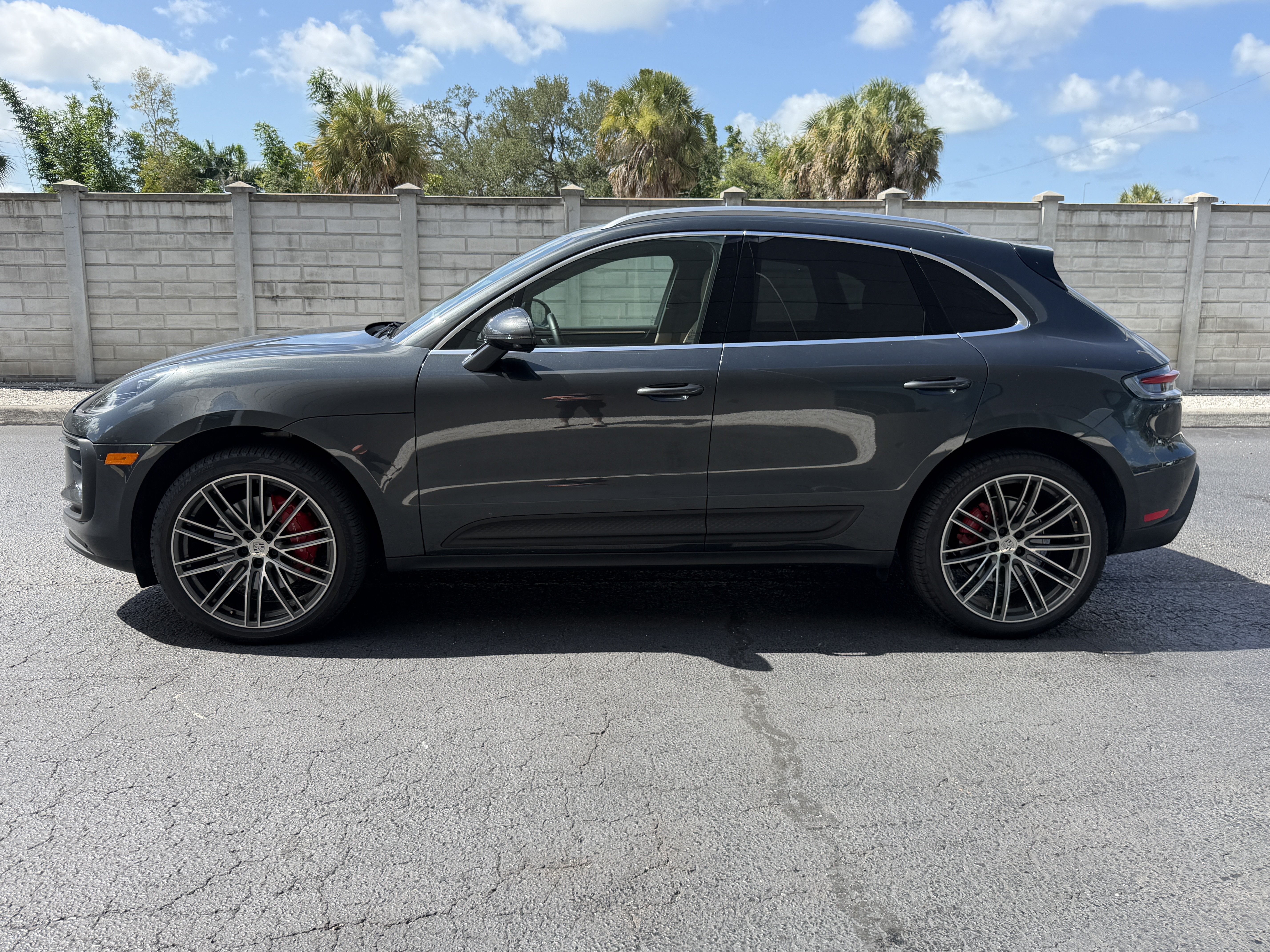 Certified 2024 Porsche Macan S AWD/4WD image 2