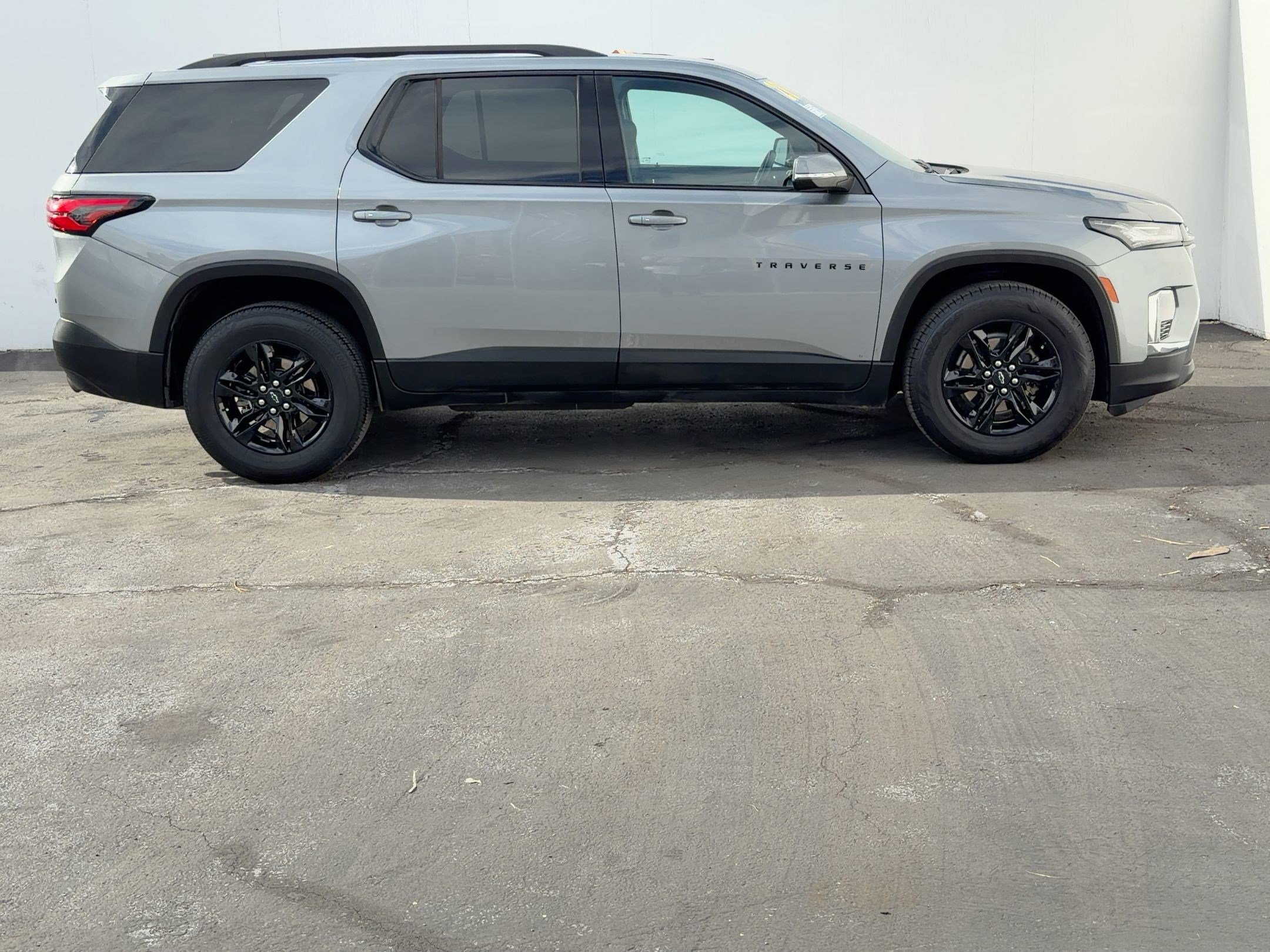 Used 2023 Chevrolet Traverse LT image 6