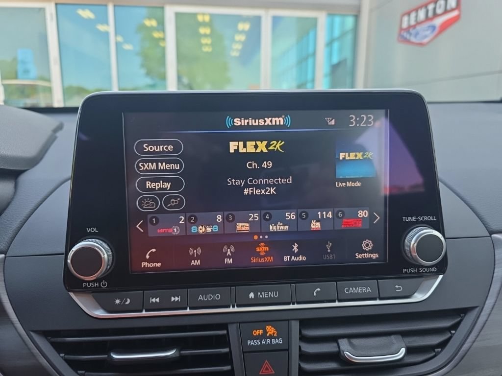 Used 2025 Nissan Altima 2.5 SV FWD image 19