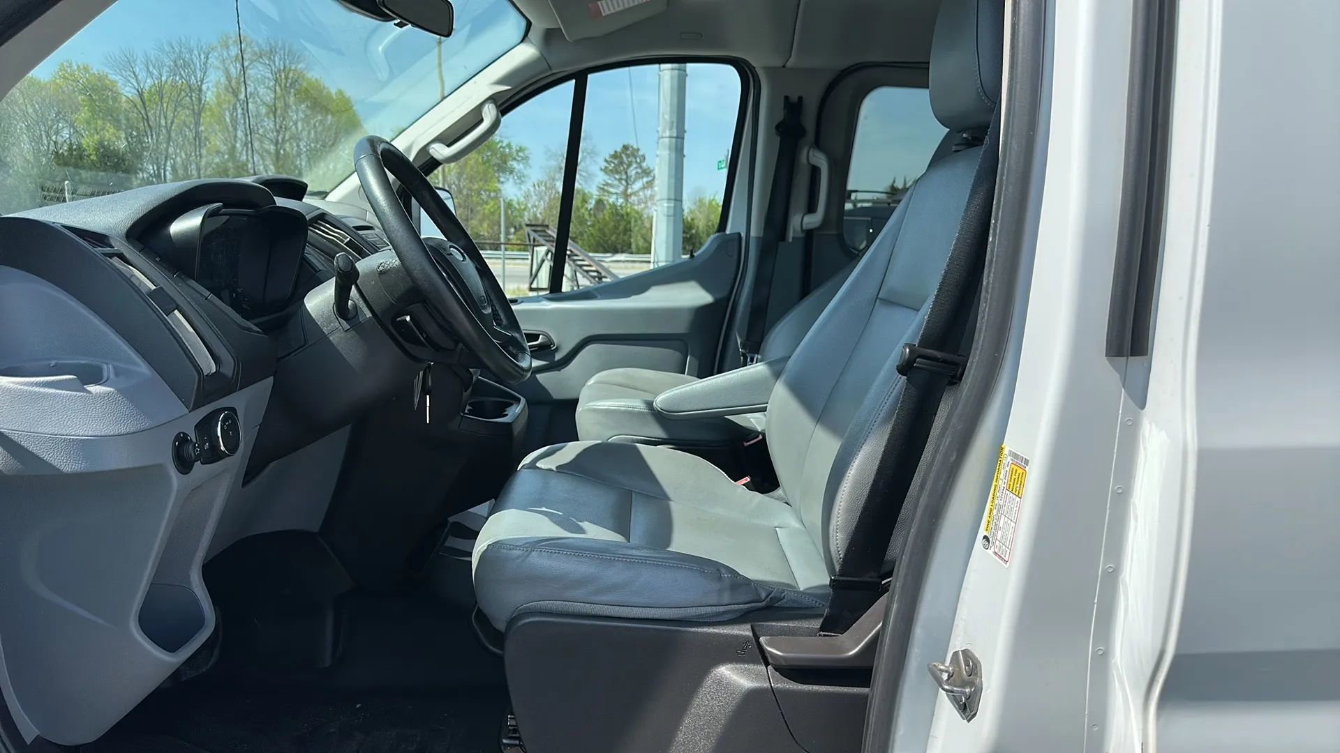 Used 2016 Ford Transit 350 XL image 9
