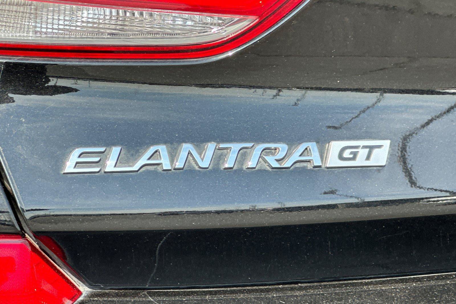 Used 2020 Hyundai Elantra GT FWD image 24