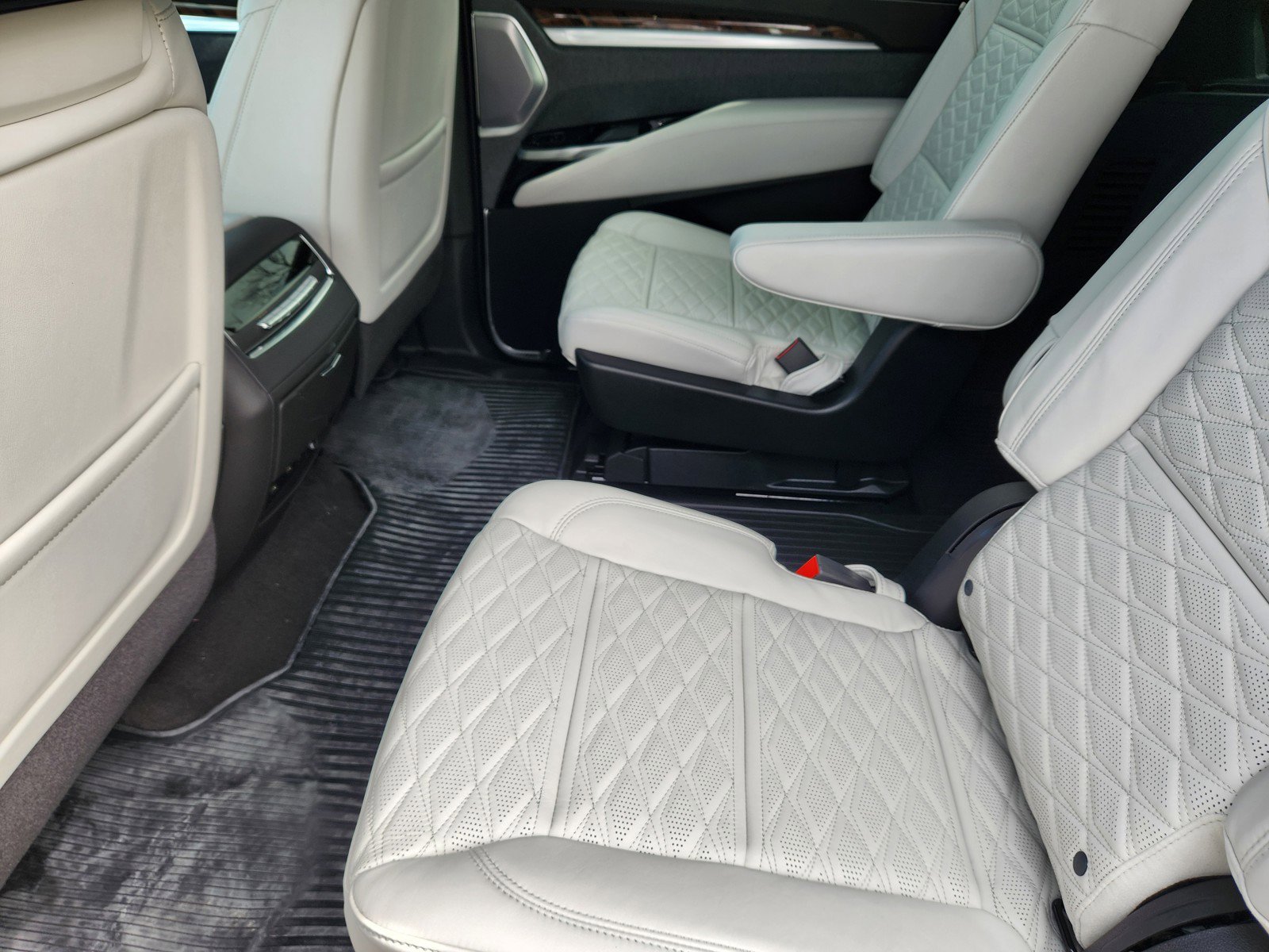 New 2026 Cadillac Escalade ESV Platinum Sport w/ LPO, ONYX Package image 22