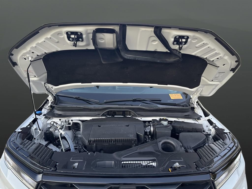 Used 2023 Honda Pilot Sport image 32