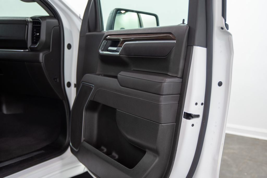 Used 2026 Chevrolet Silverado 1500 RST AWD/4WD image 14