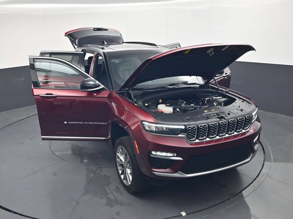 Used 2024 Jeep Grand Cherokee Summit AWD/4WD image 39