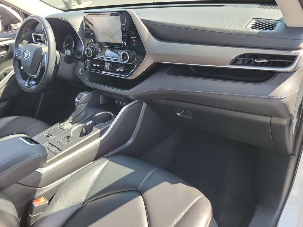 Used 2021 Toyota Highlander XLE FWD image 29