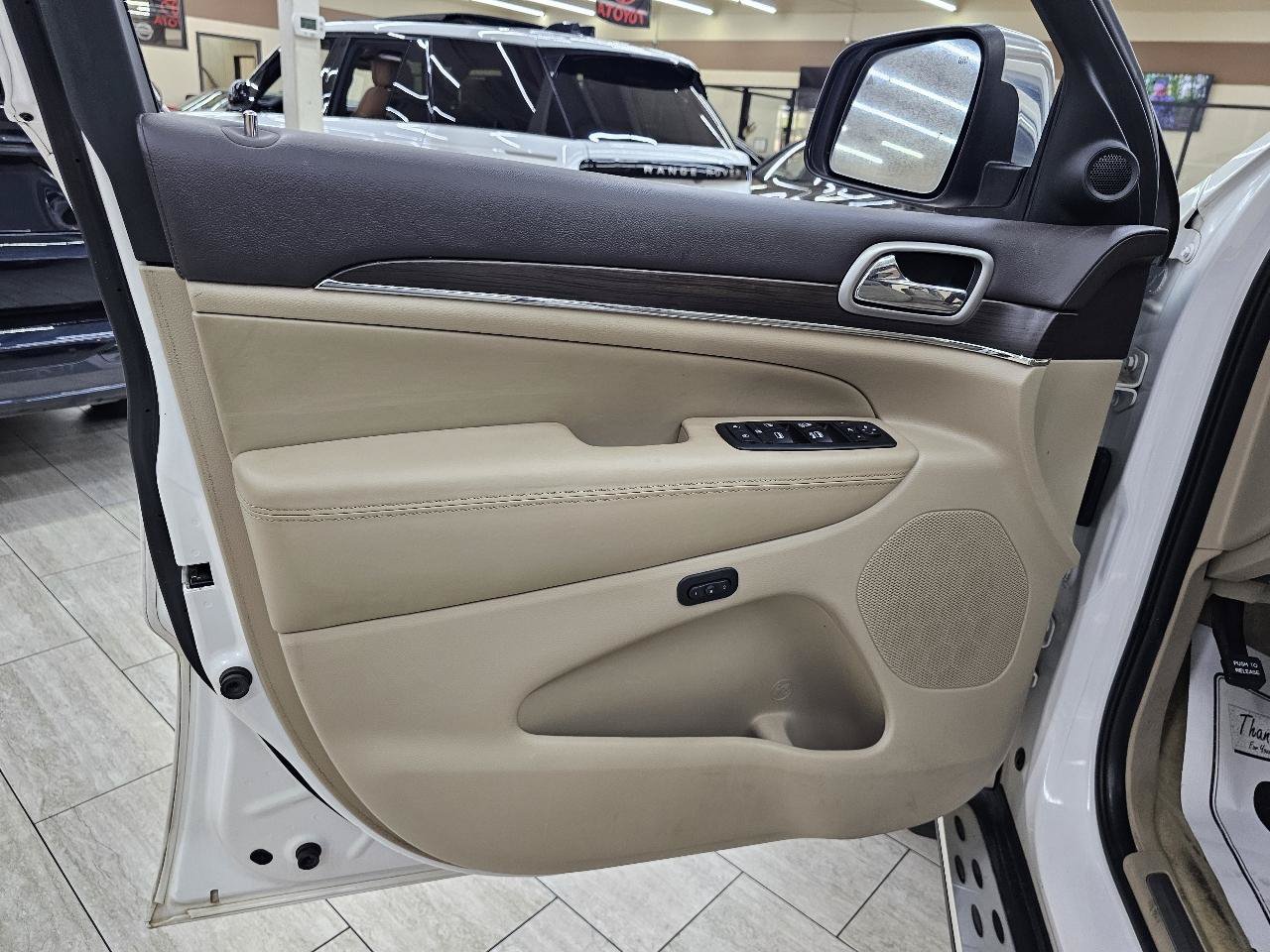 Used 2018 Jeep Grand Cherokee Overland RWD image 42