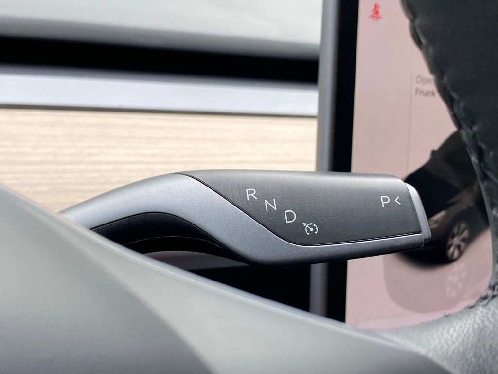 Used 2023 Tesla Model Y 2WD image 31