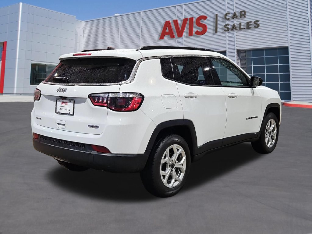 Used 2025 Jeep Compass Latitude w/ Sun & Sound Group AWD/4WD image 6