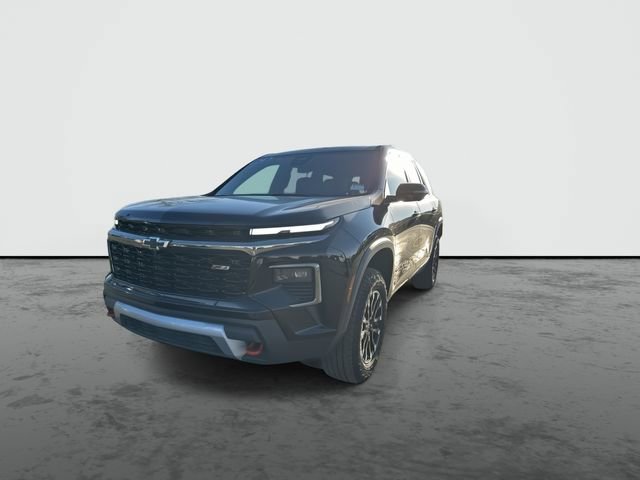 Used 2024 Chevrolet Traverse Z71 image 3