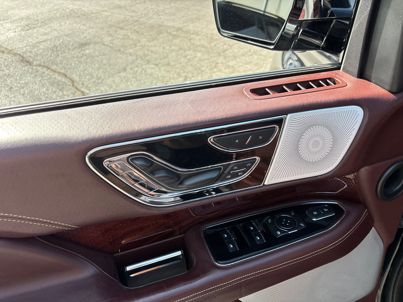 Used 2018 Lincoln Navigator Black Label w/ Cargo Package AWD/4WD image 12