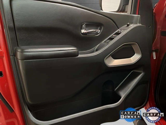 Used 2025 Nissan Frontier SV image 12