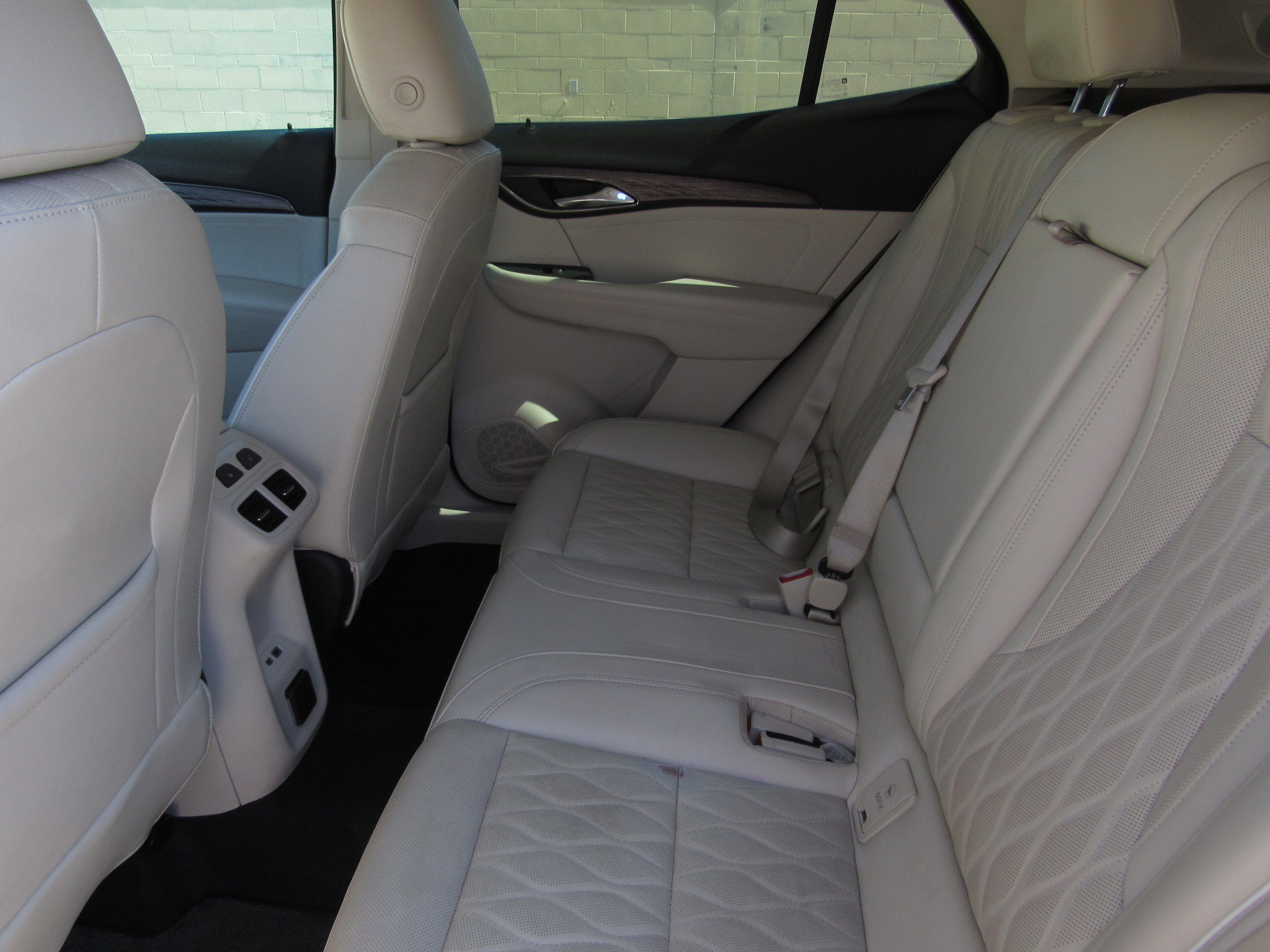 Used 2022 Buick Envision Avenir w/ Technology Package II image 14