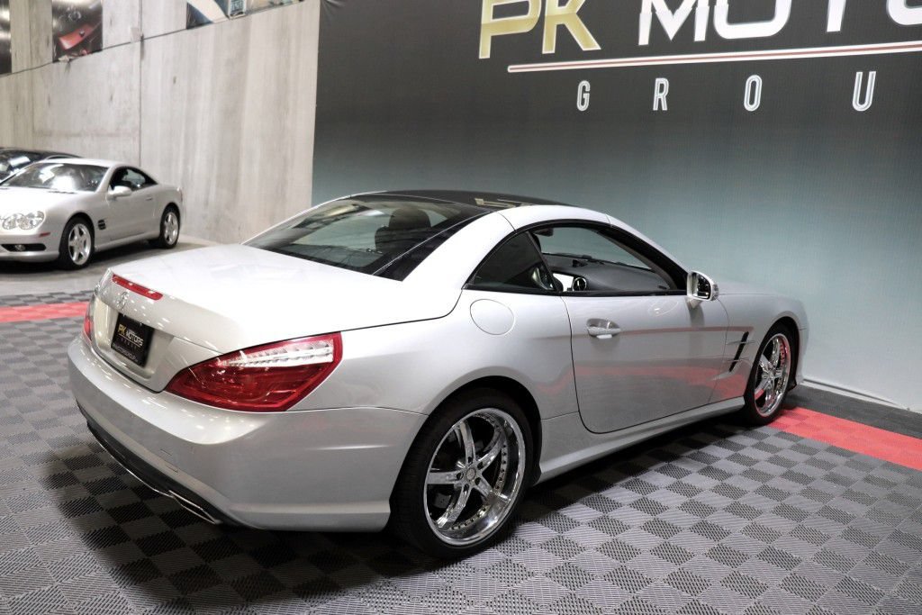 Used 2014 Mercedes-Benz SL 550 w/ Driver Assistance Package image 74