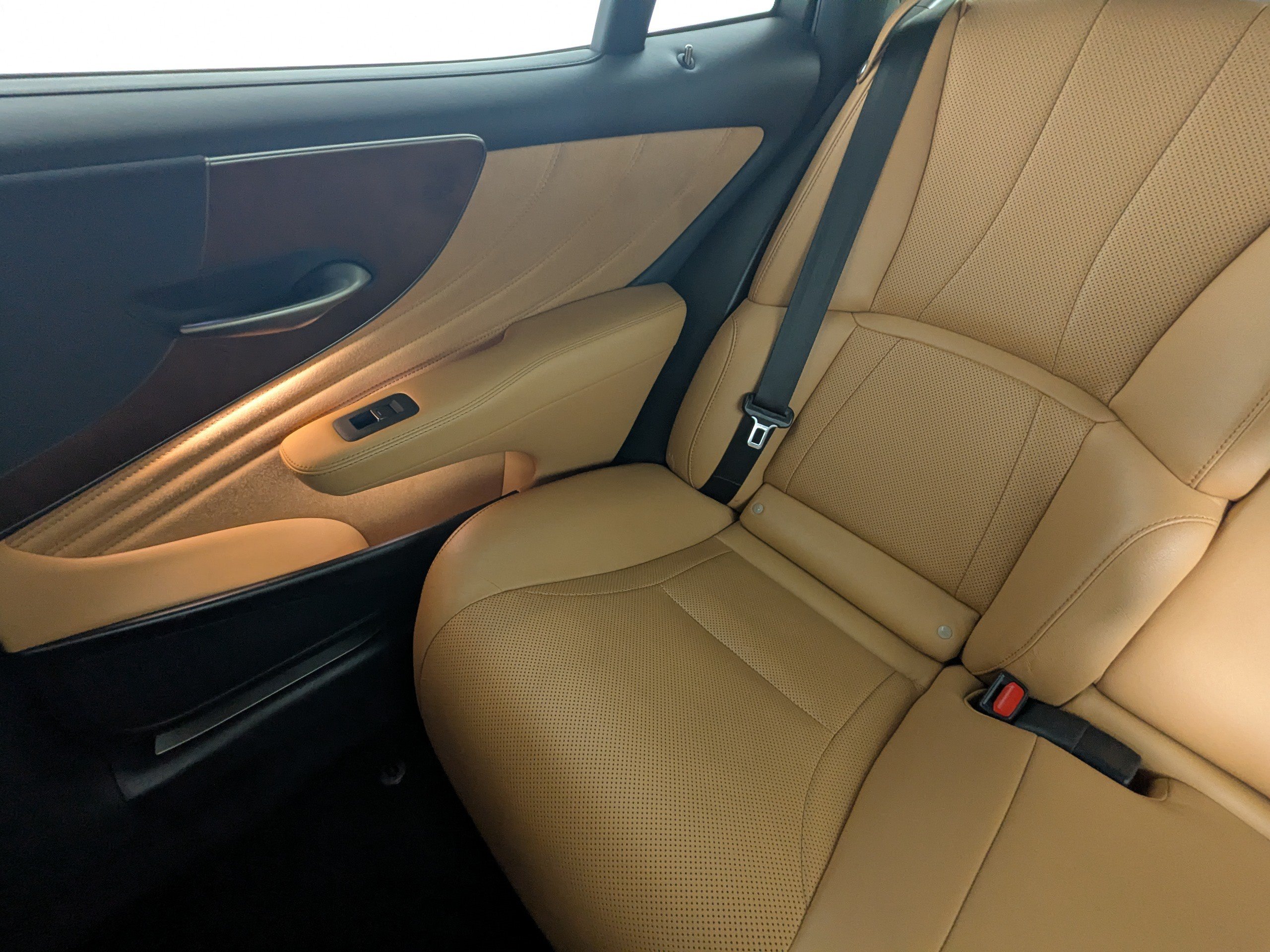 Used 2021 Lexus LS 500 w/ Accessory Package (Z2) RWD image 12