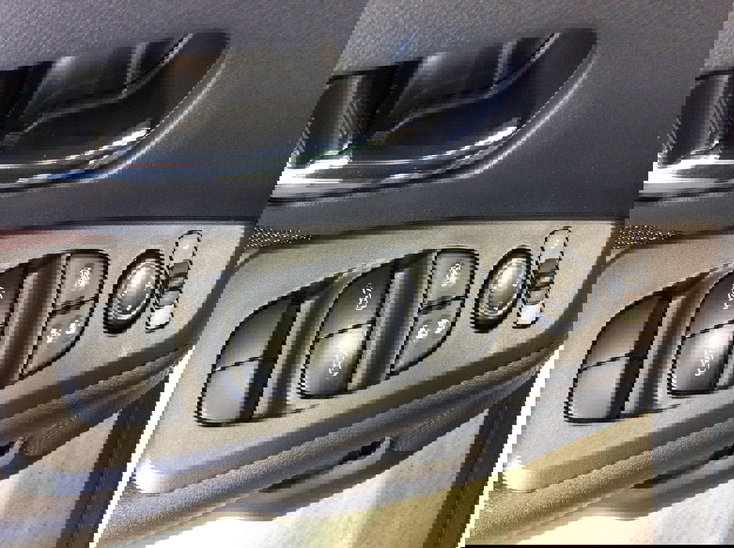 Used 2024 Nissan Kicks SR image 11