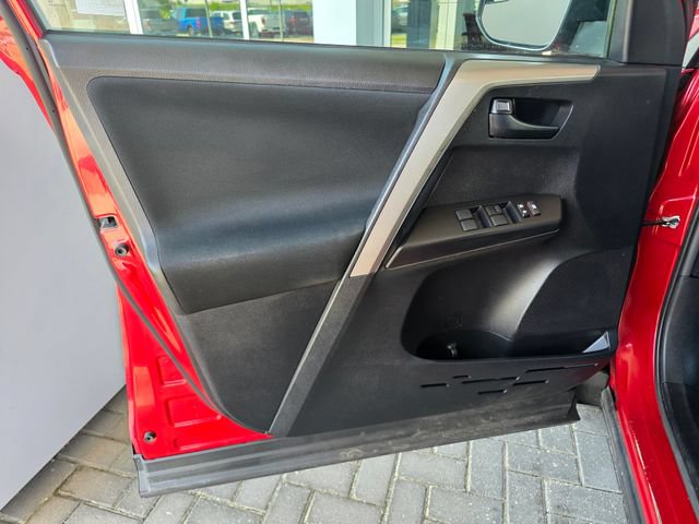 Used 2017 Toyota RAV4 LE w/ Carpet Mat Package AWD/4WD image 18
