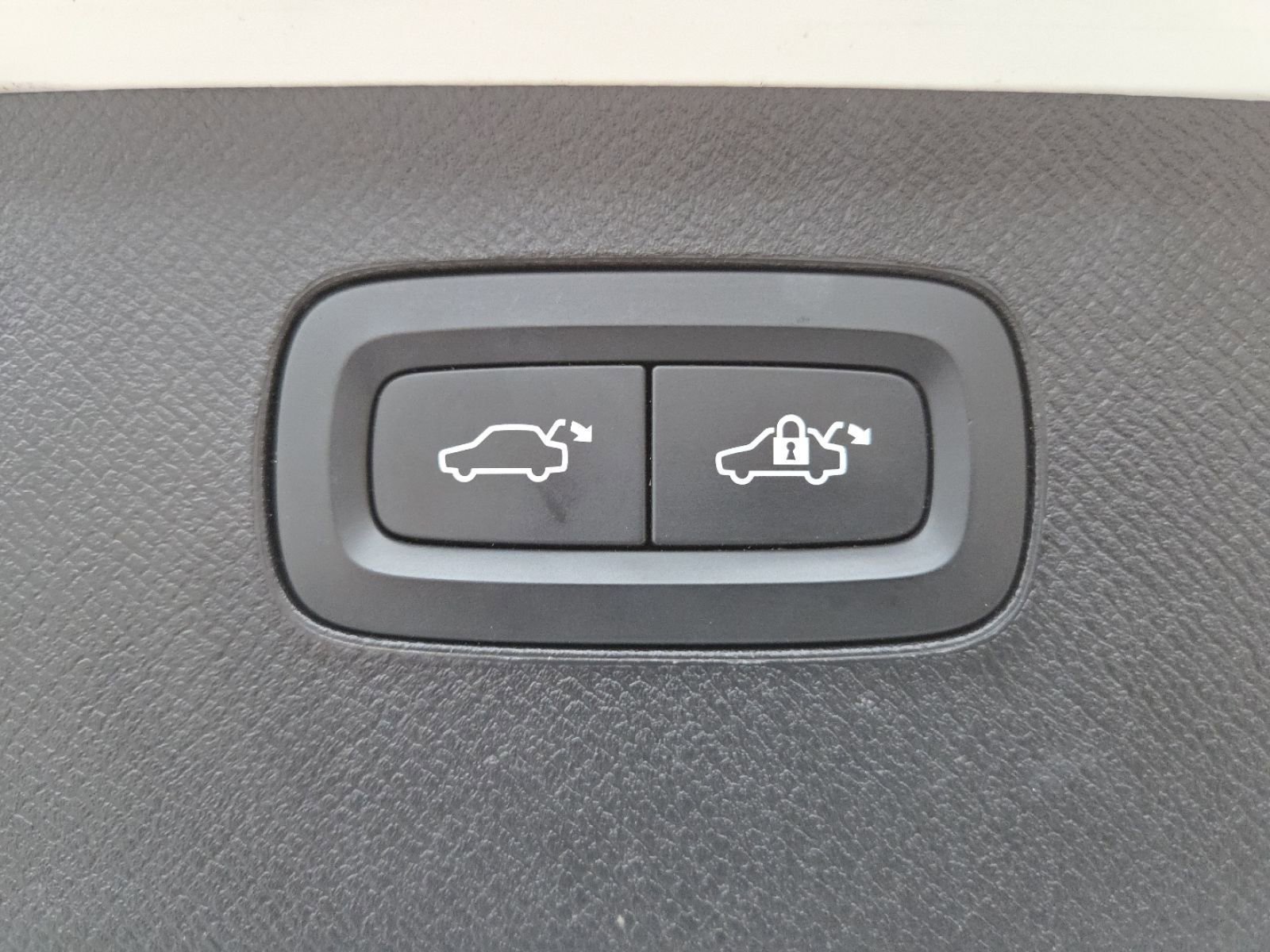 Used 2022 Volvo XC90 T5 Momentum w/ Advanced Package image 24