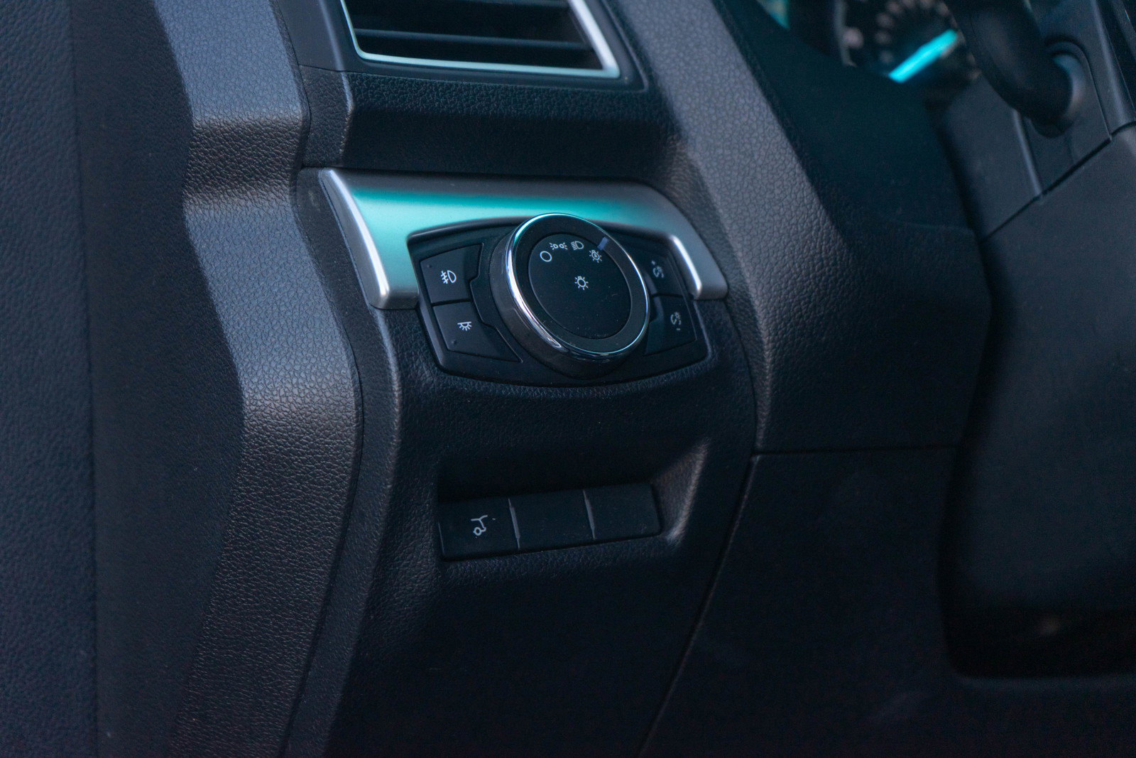 Used 2017 Ford Explorer XLT w/ Equipment Group 202A image 20