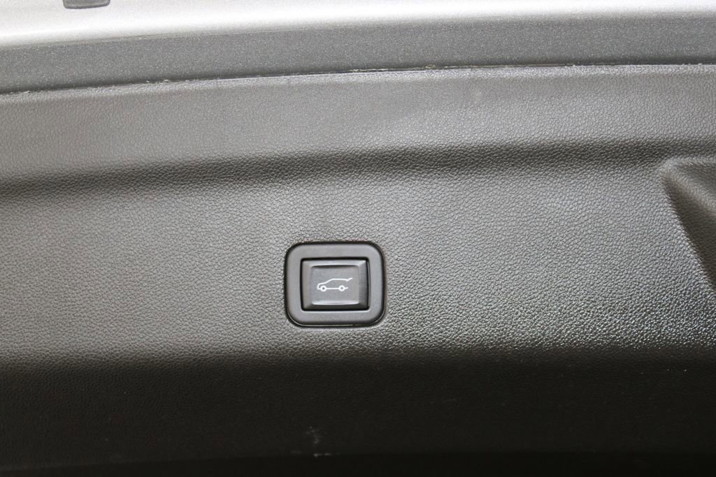 Used 2024 Chevrolet Tahoe High Country image 34