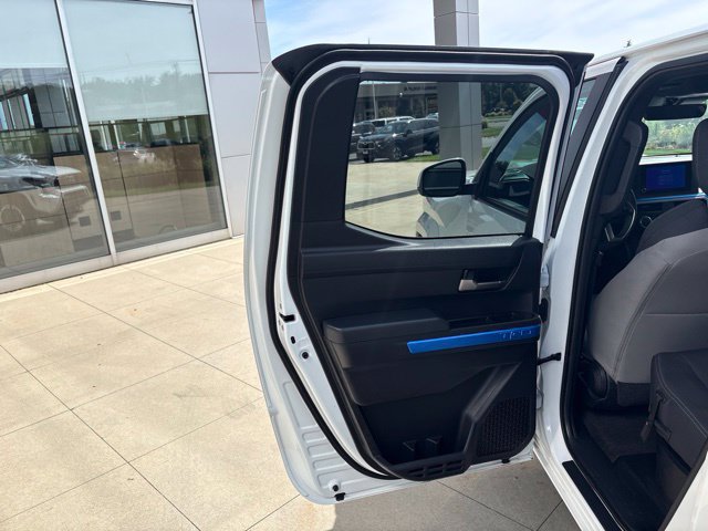 Used 2025 Toyota Tacoma TRD Sport AWD/4WD image 30