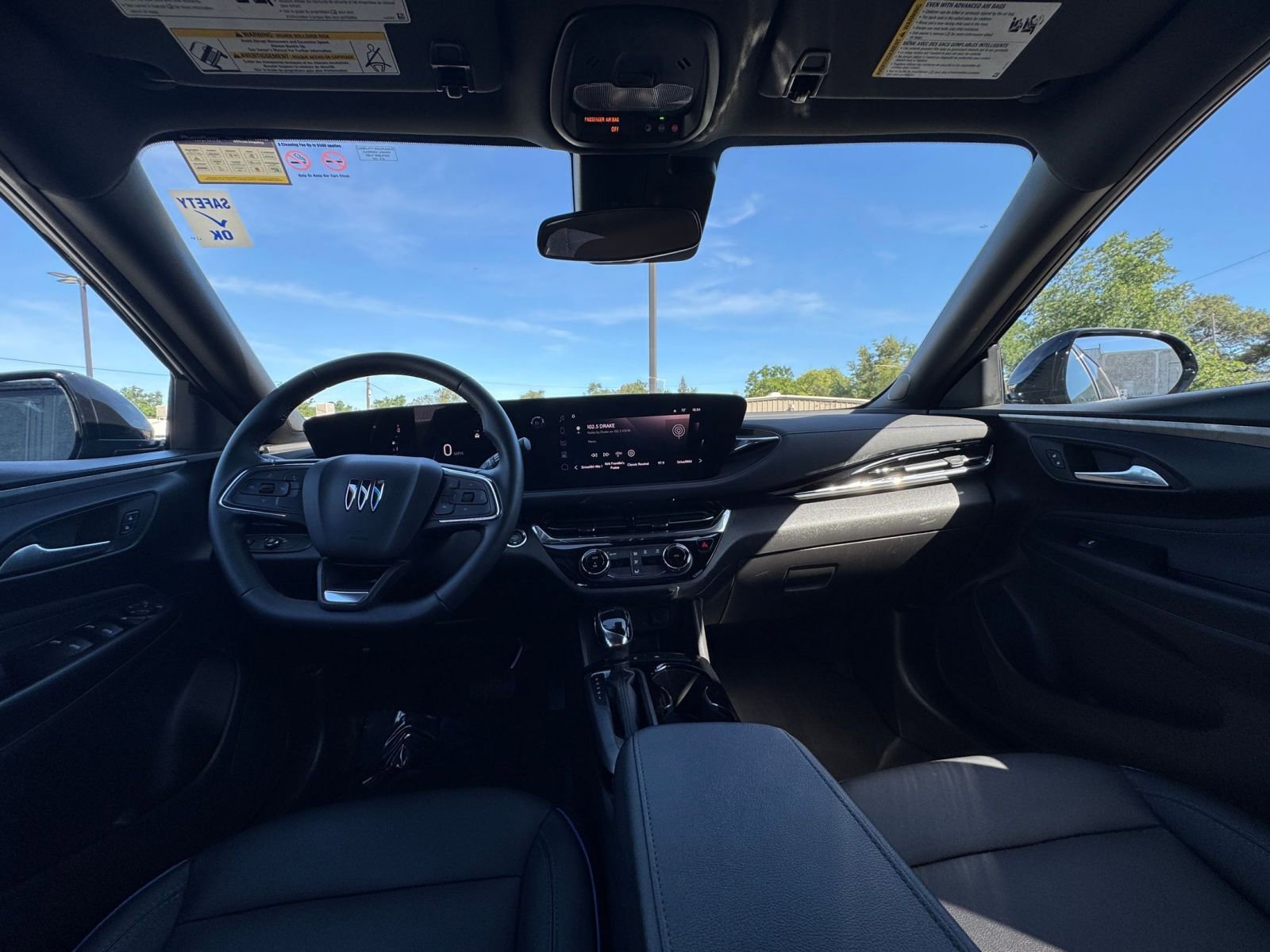 Used 2025 Buick Envista Sport Touring image 32