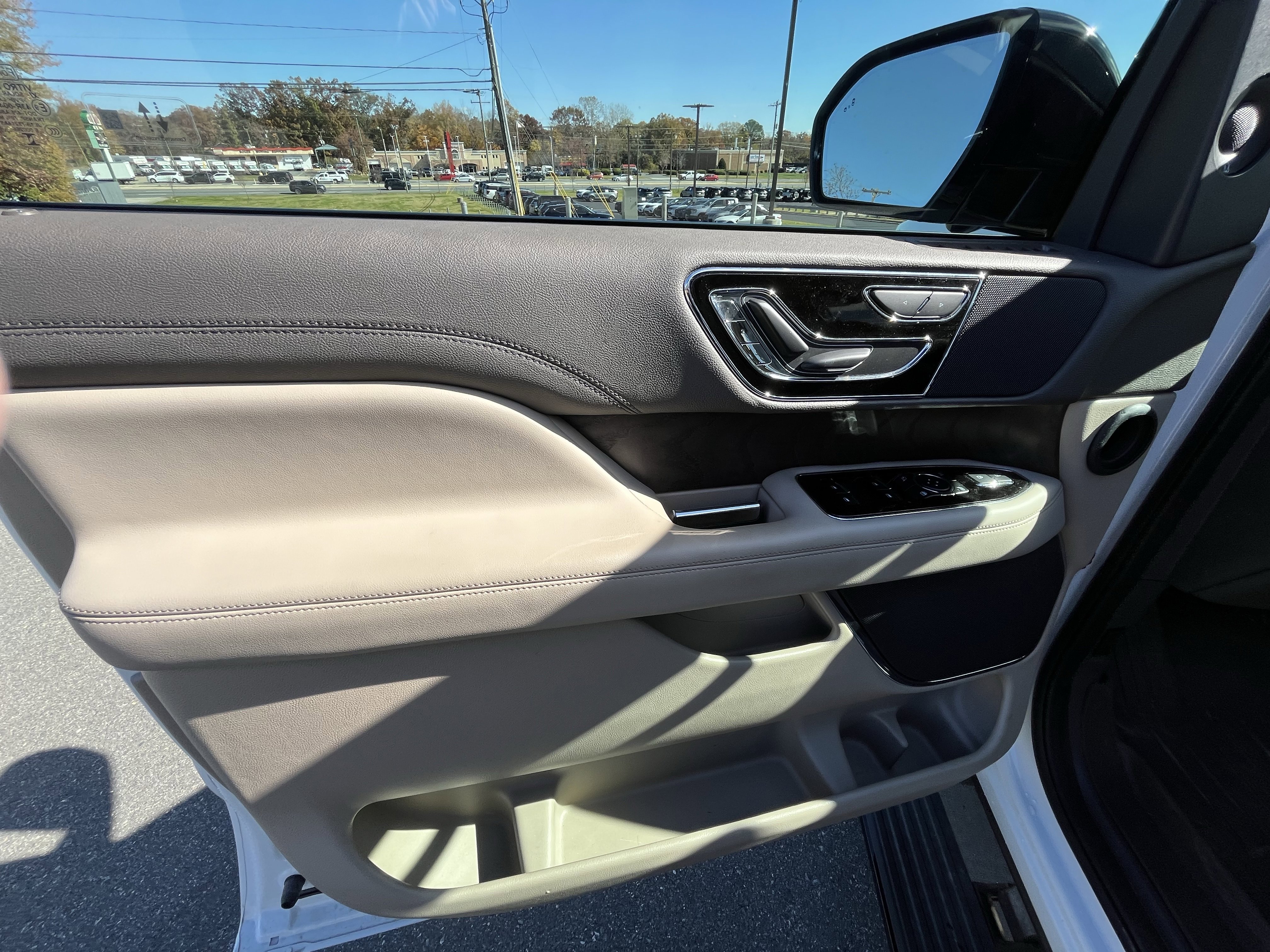 Used 2024 Lincoln Navigator Premiere image 14