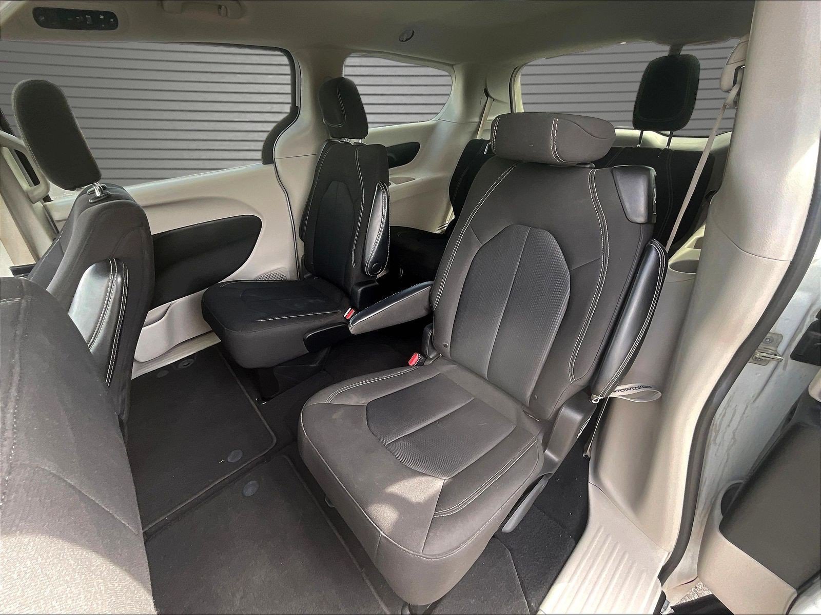 Used 2022 Chrysler Voyager LX FWD image 19