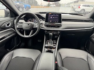 Used 2025 Jeep Compass Latitude image 15